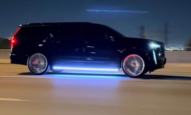 Cadillac Escalade ESV image 2