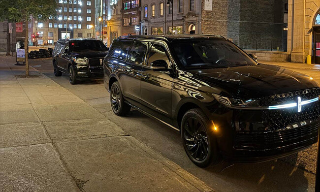 Lincoln Navigator image 2