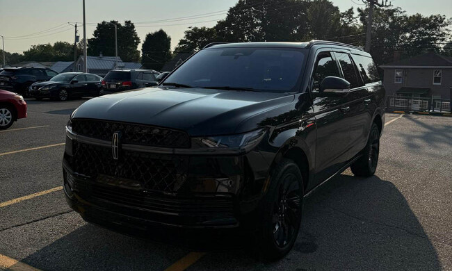 Lincoln Navigator image 4