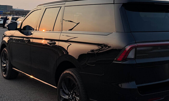 Lincoln Navigator image 5